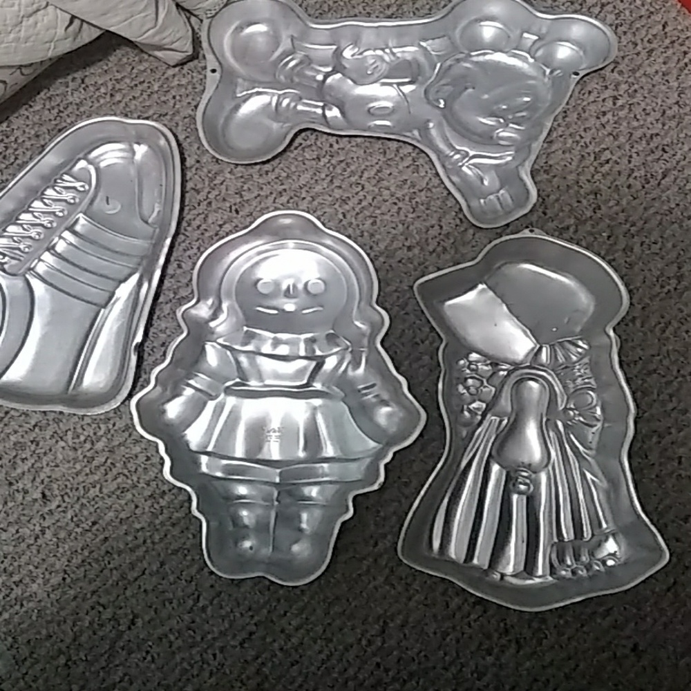Wilton cake pans some vintage